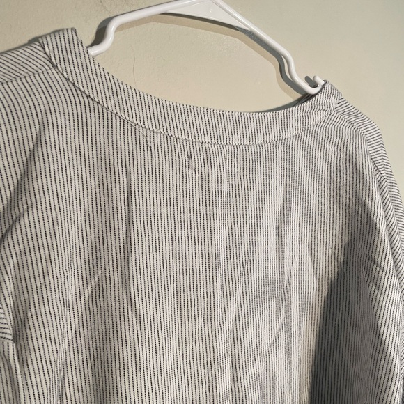 Velvet By Graham and Spencer White and Black Striped Oversize Cotton Top Medium - Picture 6 of 9